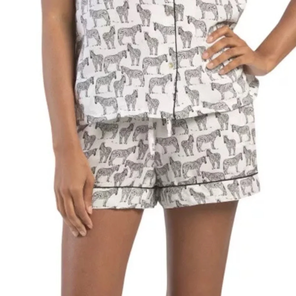 🦋 Isaac Mizrahi White Black Zebra Pajama Shorts Comfy Casual Large